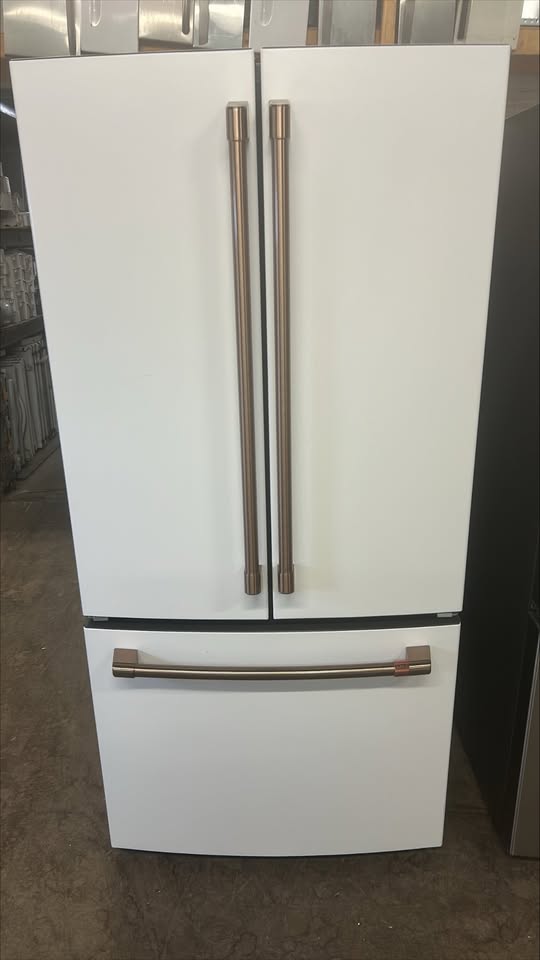 Café 33 in. 18.6 cu. ft. Counter-depth French Door Refrigerator with Water Filtration System