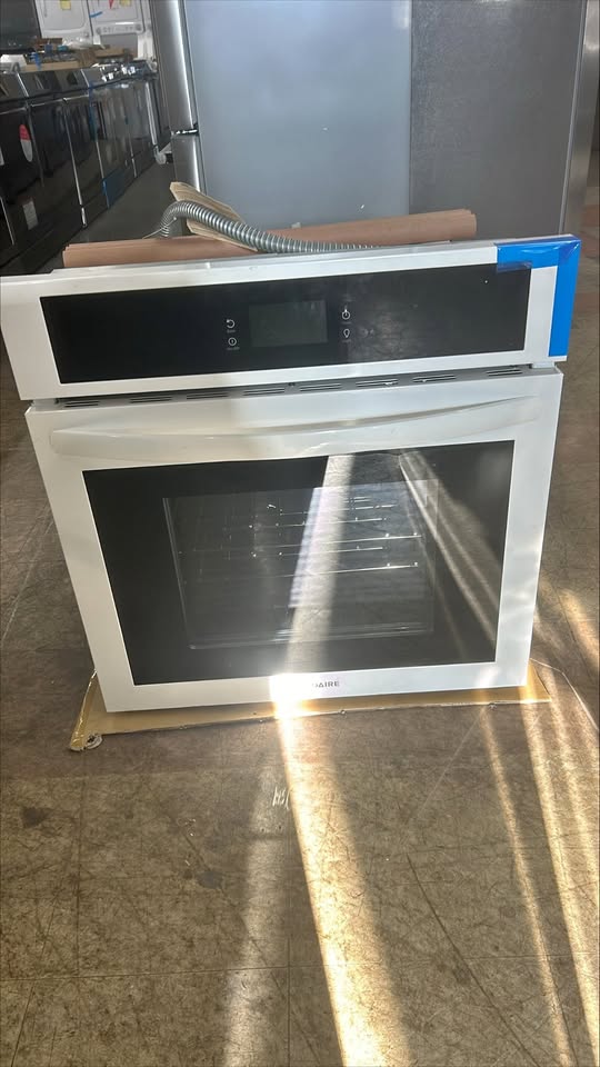 Frigidaire 27 in 3.8 cu ft. Electric Single Wall Oven with Convection Fan
