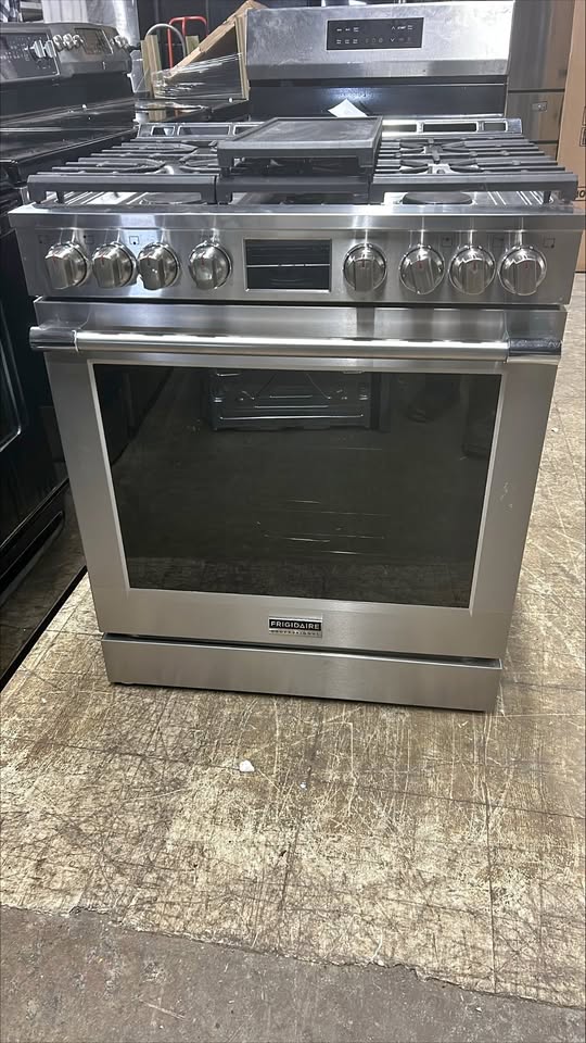 Frigidaire Professional 30 in 6.2 cu ft. Stainless Steel 6-Burner Gas Range with Total Convection and Steam Bake