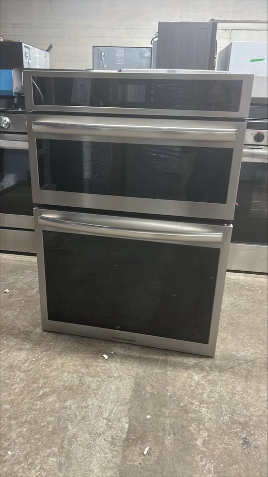 Frigidaire Gallery 30 in. 10.6 cu ft Microwave Combination Oven with Total Convection and Air Fry