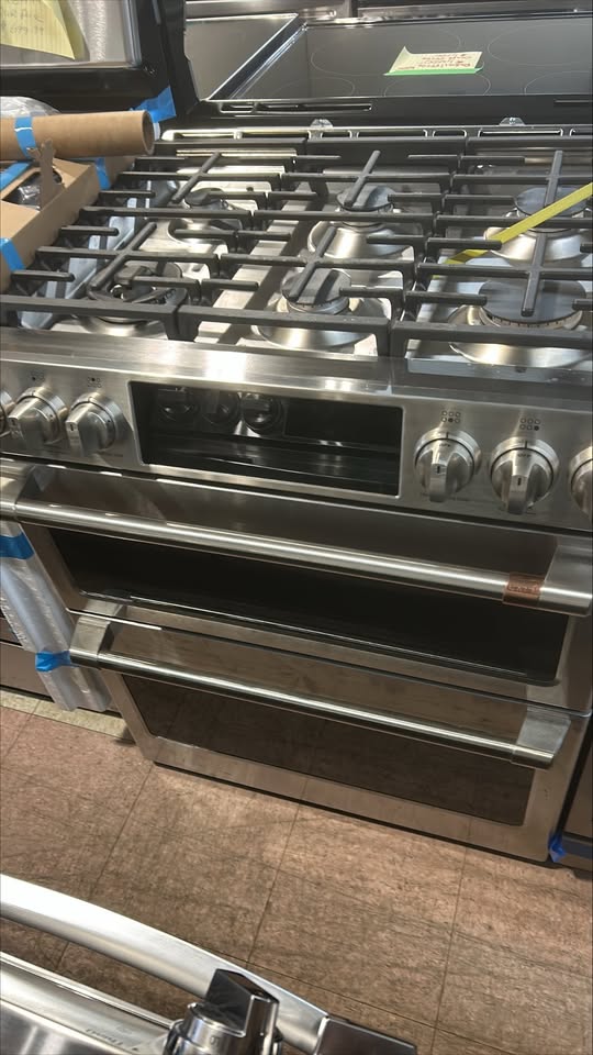 Café 30 in. Slide-in Front-control Double-oven Gas Convection Range