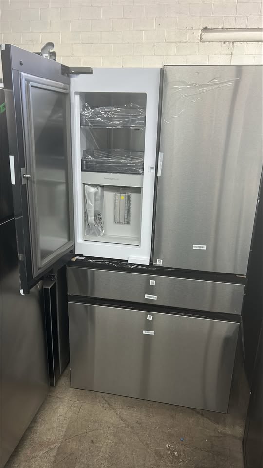 Samsung BESPOKE 36 in 28.8 cu. ft. 4 Door French Door Refrigerator with Beverage Center