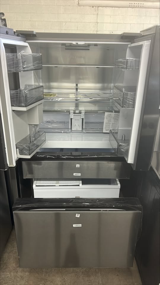 Samsung BESPOKE 36 in 28.8 cu. ft. 4 Door French Door Refrigerator with Beverage Center