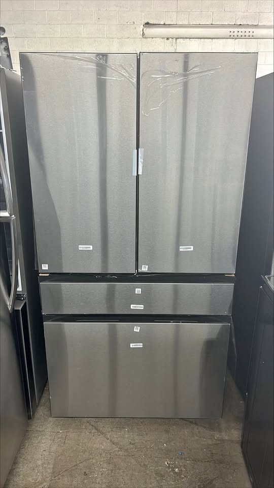 Samsung BESPOKE 36 in 28.8 cu. ft. 4 Door French Door Refrigerator with Beverage Center