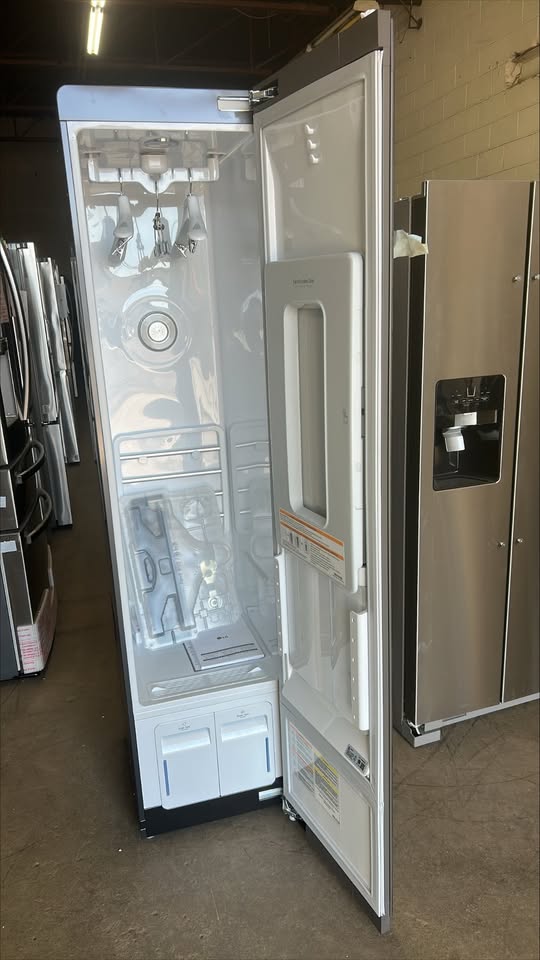 LG Styler - Steam Clothing Care System with SmartThinQ Technology in a Mirror Finish