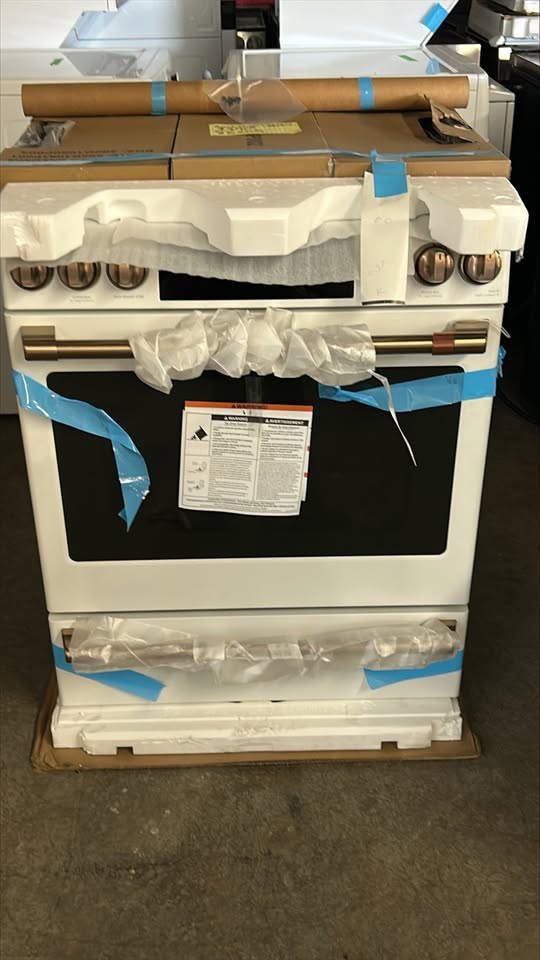Café 30 in. 5.6 cu. ft. Slide-in True Convection Gas Range with Wi-Fi