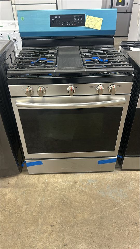 Frigidaire Gallery 30'' Rear Control Electric Range with Total Convection