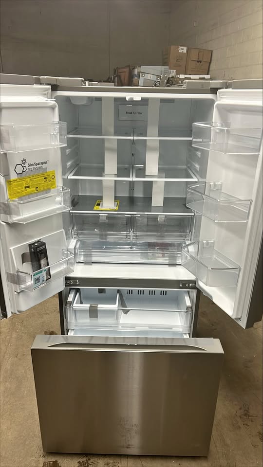 LG 33 in. 20 cu. ft. Counter-Depth MAX French-Door Refrigerator with External Ice/Water Dispenser - Stainless Steel