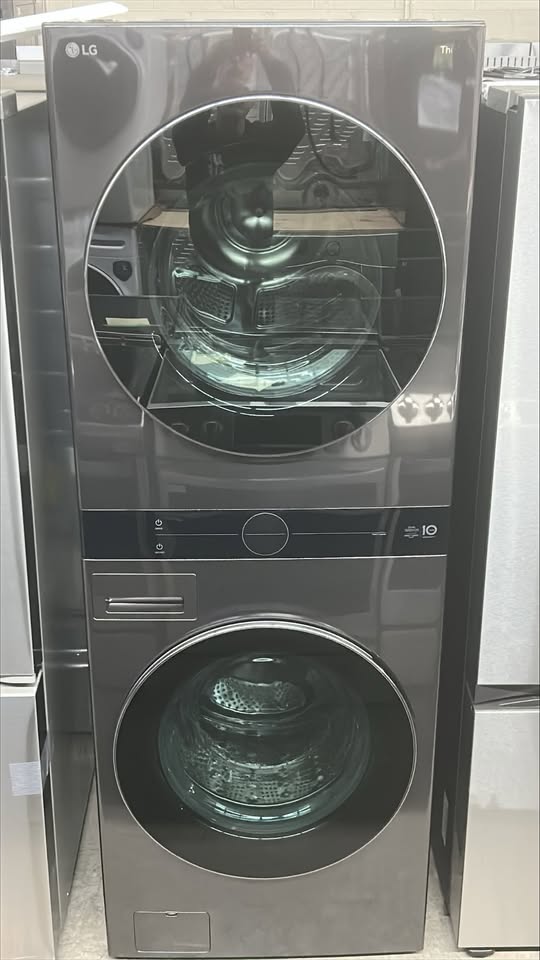 LG WashTower Single Unit Front Load 5.8 cu. ft. Washer And 7.8 cu. ft. Dryer with AI Advanced Washing