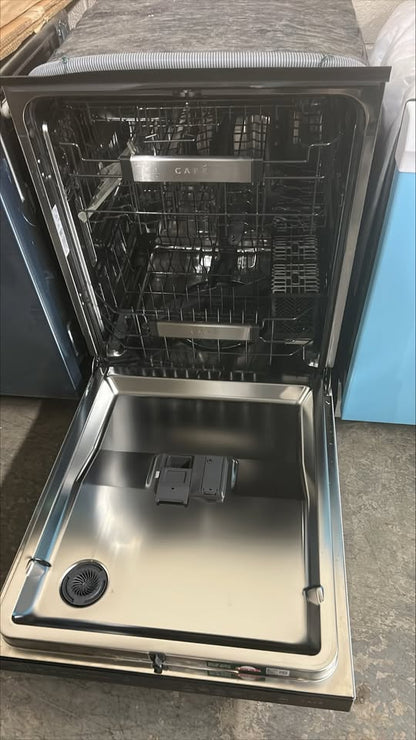 Café 24 in. Dishwasher with Sanitize Option