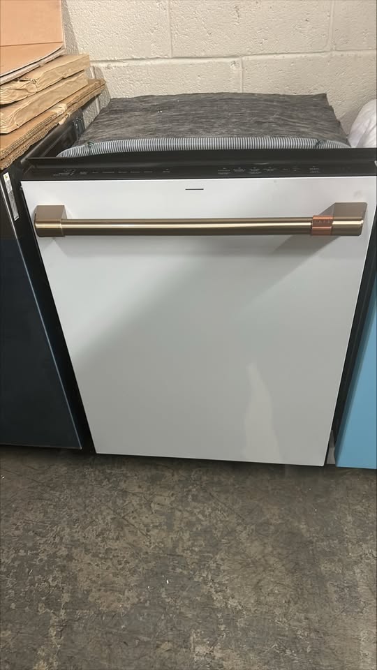 Café 24 in. Dishwasher with Sanitize Option